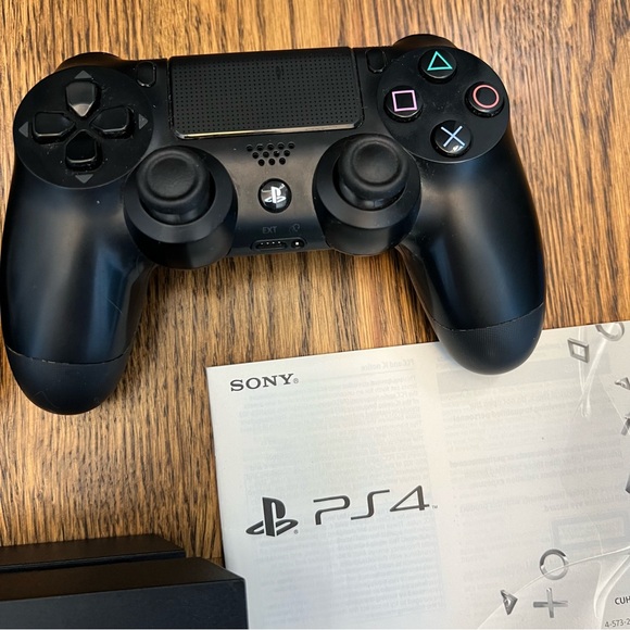 SONY PlayStation PS4 Model CUH-1215A Console with 2 controllers and 2 games - Picture 9 of 12